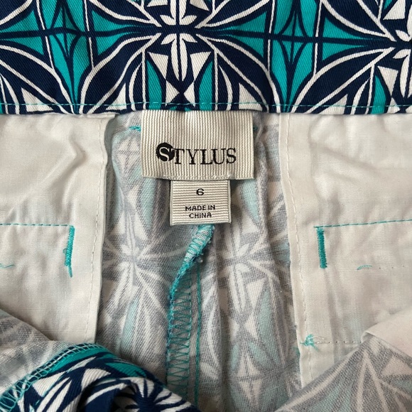 Size 6 stylish shorts - Picture 2 of 3